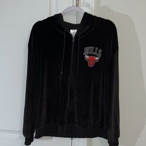 Women’s Soft Black Velvet Velour Chicago Bulls Zipper Hoodie Hooded Sweatshirt